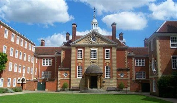 Featured Image of Oxford English School